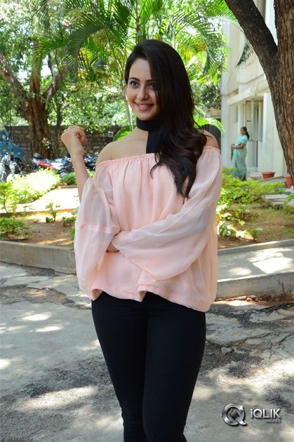 Rakul-Preet-At-Jaya-Janaki-Nayaka-Movie-Success-Meet